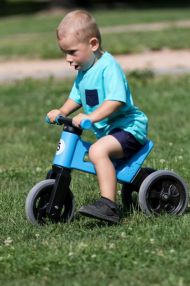 Odrážedlo FUNNY WHEELS Rider Sport modré 2v1, výška sedla 28/30cm nosnost 25kg 18m+ v sáčku